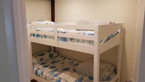 Łóżko lub łóżka w pokoju w obiekcie Apartamentos-Bermeo