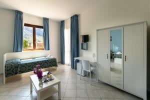 TV a/nebo společenská místnost v ubytování Hotel Achibea