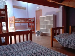 A bed or beds in a room at Refugi Casa Canelo