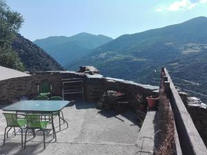 A general mountain view or a mountain view taken from the holiday home