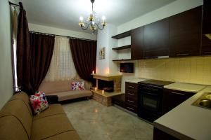 Dapur atau dapur kecil di GoldenHill Studios&apartments