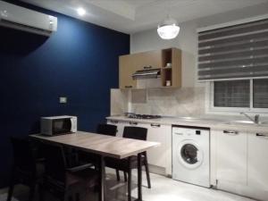 Кухня или мини-кухня в London House
