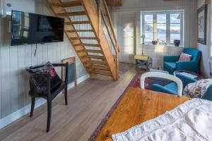 TV a/nebo společenská místnost v ubytování Mini Apartment Sakrisøy