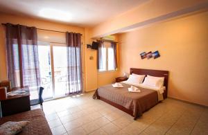 A bed or beds in a room at Arianna Studios 7