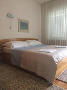 Postel nebo postele na pokoji v ubytování Apartmani Focic