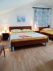 Postel nebo postele na pokoji v ubytování Apartmani Sirovica