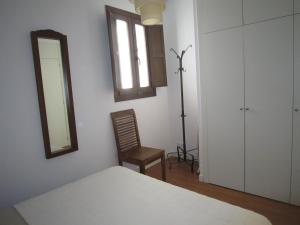 Łóżko lub łóżka w pokoju w obiekcie Apartamento céntrico Plaza del Salvador