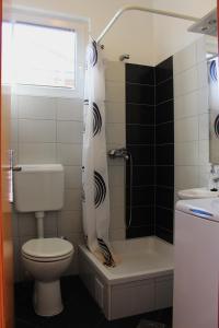 Ένα μπάνιο στο Apartmani Olives +80 φωτογραφίες