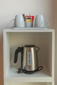 Fasilitas pembuat kopi dan teh di Alface Room