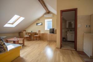 Kuchyň nebo kuchyňský kout v ubytování Apartments Radimir