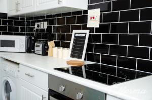 Nhà bếp/bếp nhỏ tại Gifford Park Apartment near Edinburgh University - Elforma