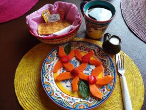 a plate of fruit and vegetables on a table at Sierra Central By Chic Hotel Group in Tepoztl&aacute;n