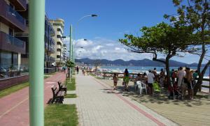 Gallery image of Lindo Apto Itapema Meia Praia Frente ao Mar, 6 pessoas, alto padrão in Itapema