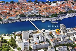 Φωτογραφία από το άλμπουμ του Midtown Center Apartments στο Ζαντάρ