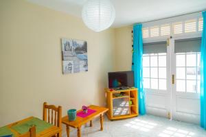 Μια τηλεόραση ή/και κέντρο ψυχαγωγίας στο Apartamento Positive
