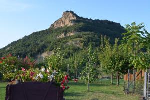 A general mountain view or a mountain view taken from Az apartmant