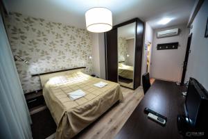 เตียงในห้องที่ Garni Hotel 018 In