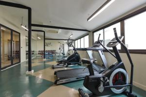 Fitness centrum a/nebo fitness zařízení v ubytování Arawana Regency Park Sukhumvit