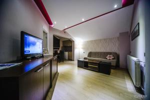 โทรทัศน์และ/หรือระบบความบันเทิงของ Garni Hotel 018 In