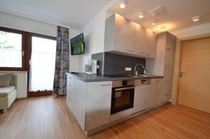 Kuchnia lub aneks kuchenny w obiekcie Appartements-Pension Lindenheim