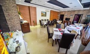 โทรทัศน์และ/หรือระบบความบันเทิงของ Garni Hotel 018 In