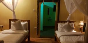 Postel nebo postele na pokoji v ubytování Lake Chahafi Resort