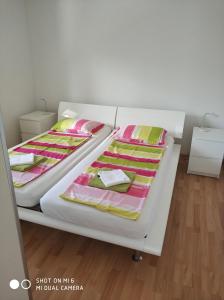 Posteľ alebo postele v izbe v ubytovaní Apartments Nogic