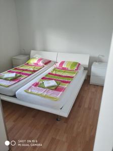 Posteľ alebo postele v izbe v ubytovaní Apartments Nogic