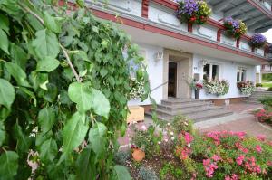 Ogród w obiekcie Appartements-Pension Lindenheim
