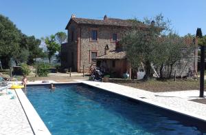 a swimming pool in front of a house at Agriturismo Riparossa in Allerona