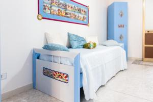 Postel nebo postele na pokoji v ubytování L' Arena Suite - Sicilian style 140 mq flat with balcony and Arena seeview