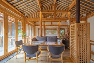 a dining room with a table and chairs at Arro Khampa by Zinc Journey Lijiang in Lijiang