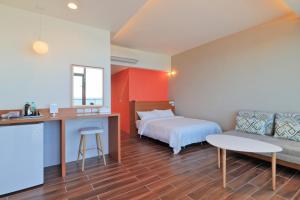 Postel nebo postele na pokoji v ubytování Two Home Inn