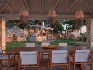 Serenus Luxury Villaにあるレストランまたは飲食店