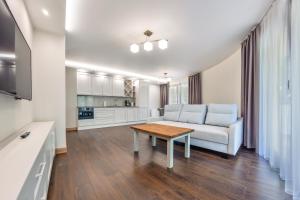 Kuchyňa alebo kuchynka v ubytovaní Apartamenty Cypel Helski