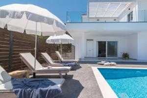 Bazén v ubytování Maridenia Villa - Family Escape with Private Pool, by ZanteWize nebo v jeho okolí