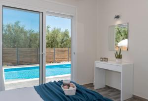 Bazén v ubytování Maridenia Villa - Family Escape with Private Pool, by ZanteWize nebo v jeho okolí