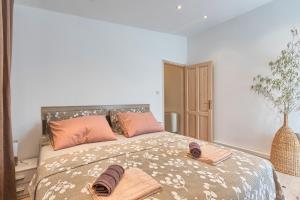 Una cama o camas en una habitación de Wellness apartman Kaiser