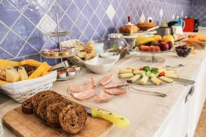 Jedlo v ubytovaní bed & breakfast alebo blízkom okolí
