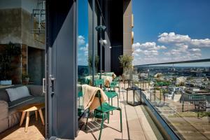 25hours Hotel Das Tourにあるバルコニーまたはテラス