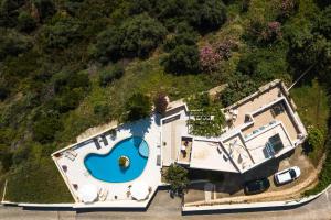Bazén v ubytování Villa Ariadne nebo v jeho okolí