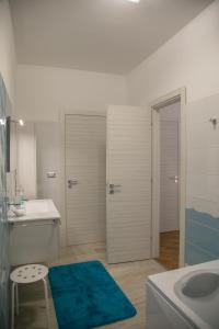 A bathroom at Luna d'Arte