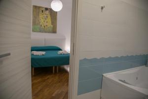 A bathroom at Luna d'Arte
