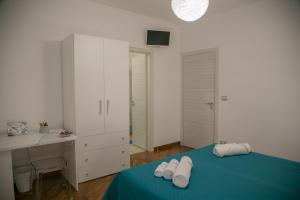 A bed or beds in a room at Luna d'Arte