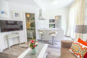 a living room with a couch and a table at Cubo's Apartamento Boutique Alhaurin in Alhaurín el Grande