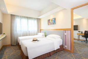 A bed or beds in a room at The Cityview - Chinese YMCA of Hong Kong
