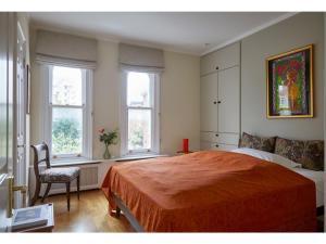 Pass the Keys Charming Boho Flat with Terrace on Portobello Rd