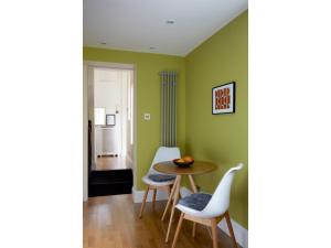 Pass the Keys Charming Boho Flat with Terrace on Portobello Rd