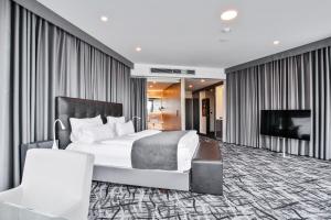 Letto o letti in una camera di Dancing House - Tančící dům hotel