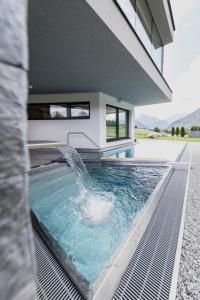 A piscina localizada em Natur und Spa Resort Holzleiten ou nos arredores